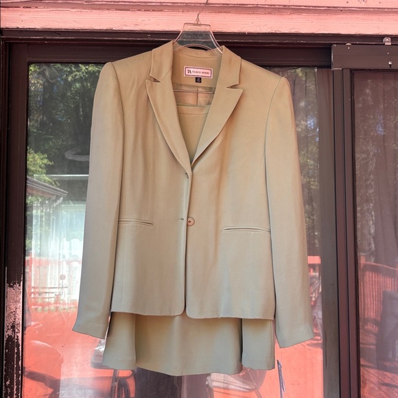 Travis Ayers Dresses & Skirts - Travis Ayers Green Blazer and Skirt Set